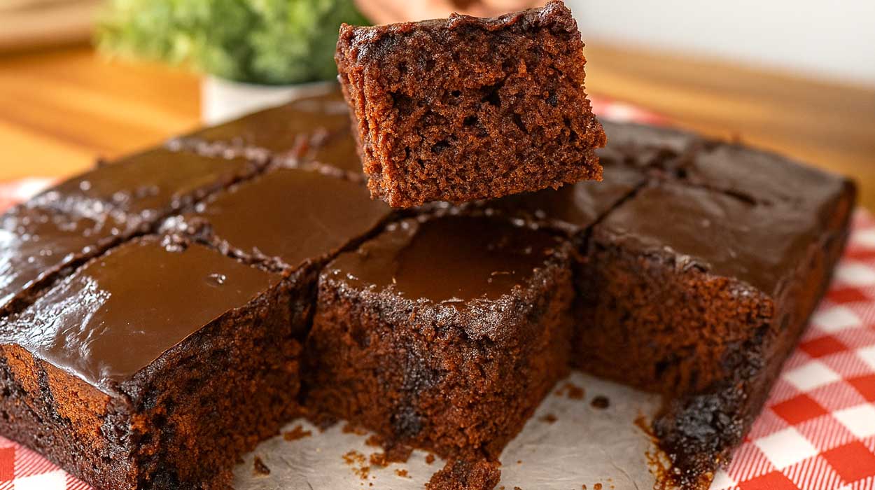 Bolo de Chocolate com Casquinha Crocante