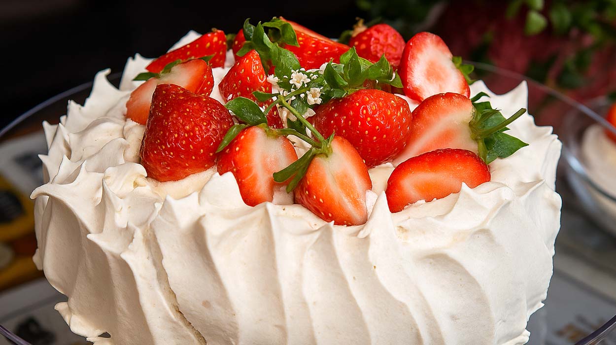 Pavlova com Morangos Crocante