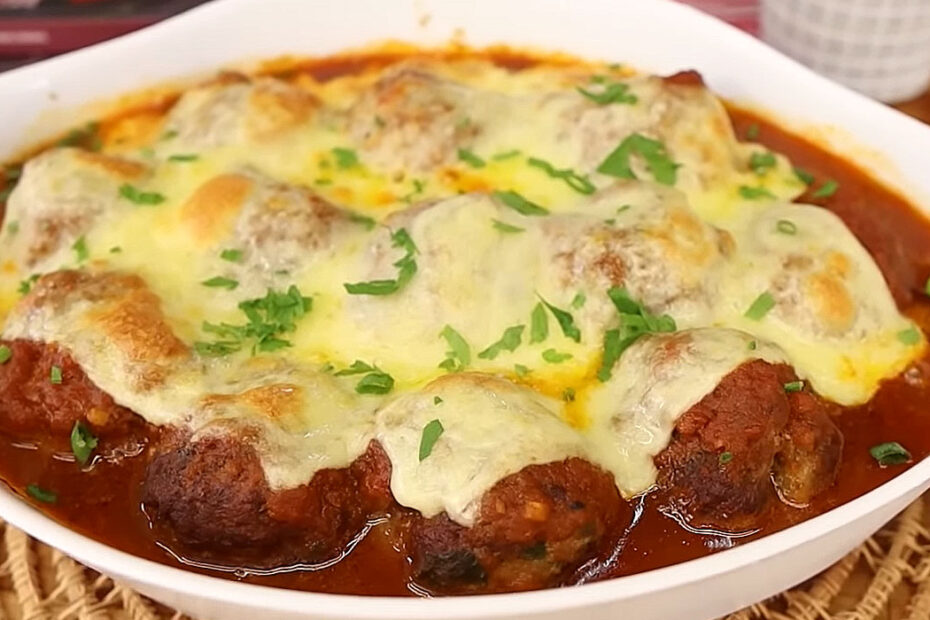 Almôndegas ao Molho de Tomate com Queijo