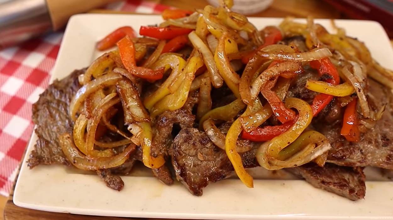 Bife Acebolado com Pimentão